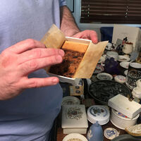 40 yıl saklanan pasta satışa çıkıyor... Bakın kime ait!