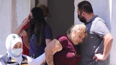 Oğlu tarafından dövülüp rehin alındı!