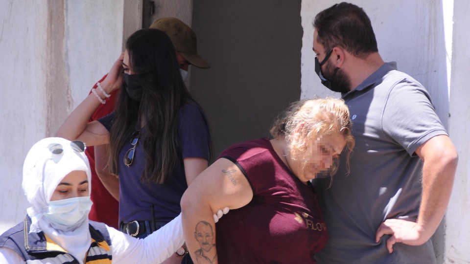 Oğlu tarafından dövülüp rehin alındı!