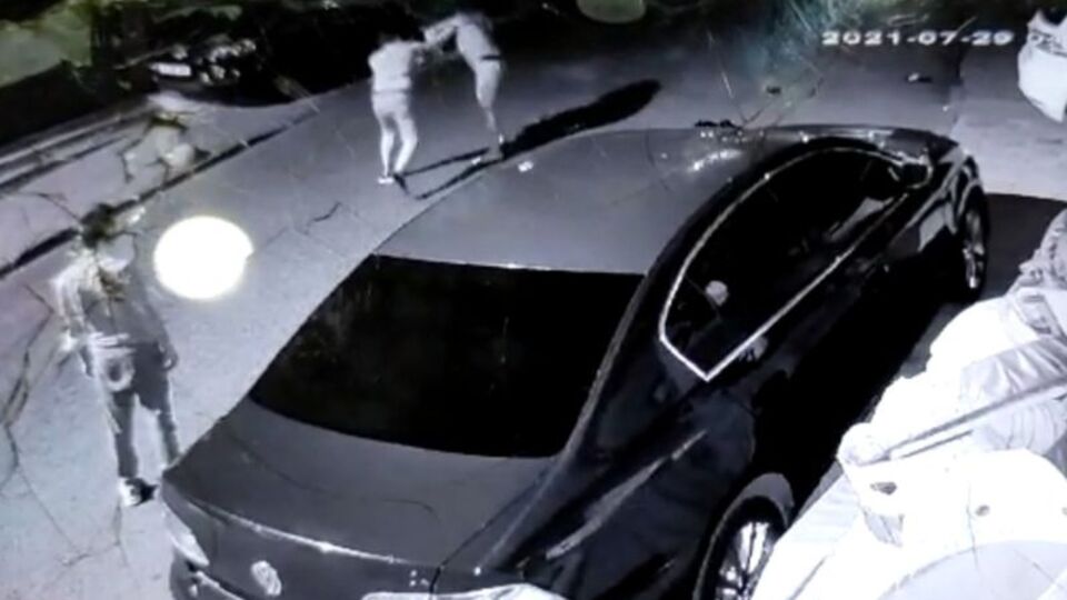 Genç kadına feci dayak!