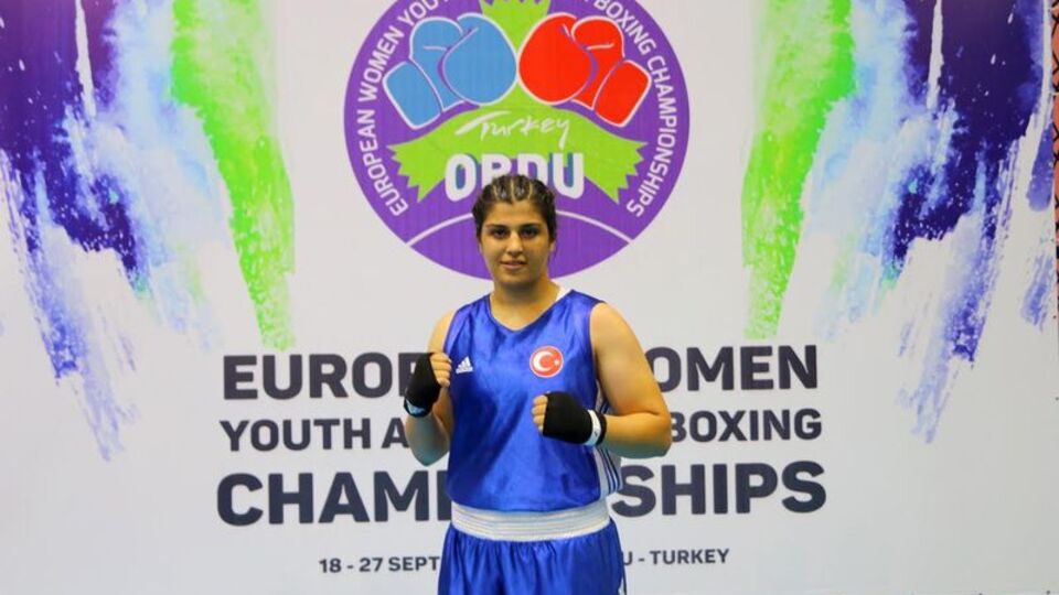 Busenaz Sürmeli kimdir?