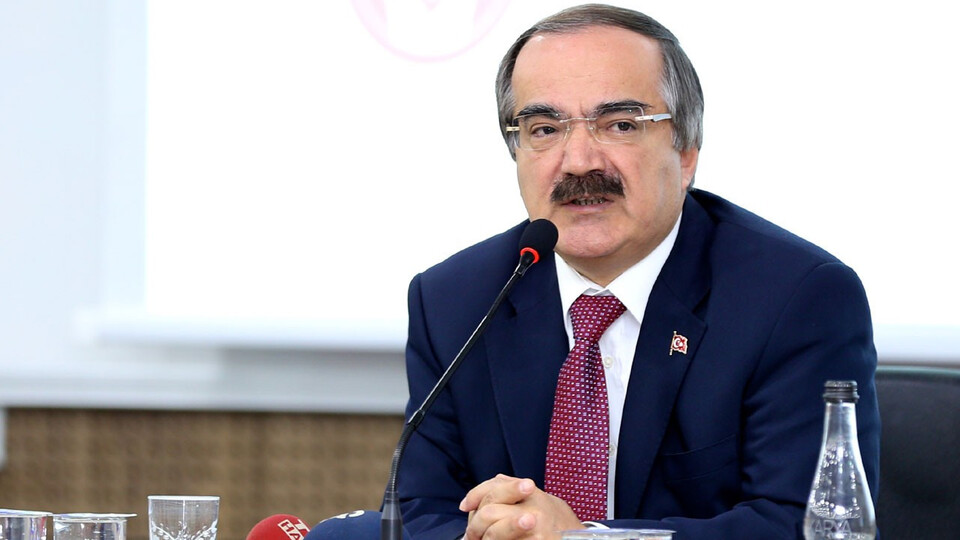 Hüseyin Avni Coş kimdir?