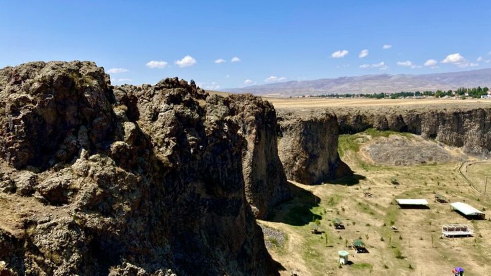 Dik yamaçlarıyla doğunun Ihlara Vadisi