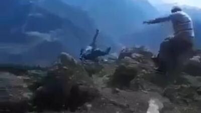 Korkunç! İşte 70 metrelik uçuruma düştüğü an