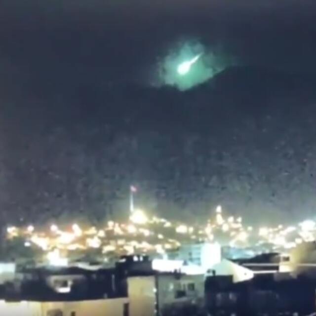 İzmir'de meteor mu düştü? İşte görüntüler