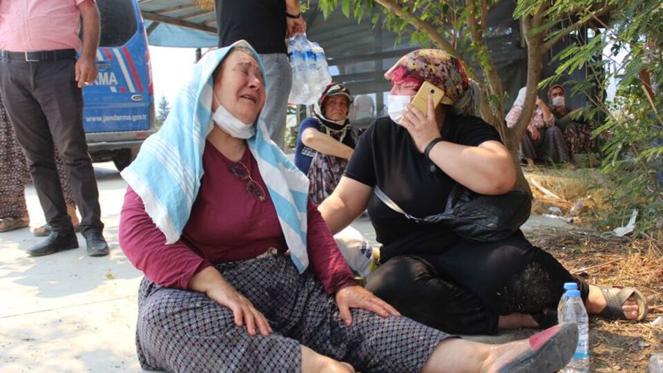 3 oğlu için ağlayan 60 yaşındaki Ayşe Duman: Kuzularım yangında kaldı