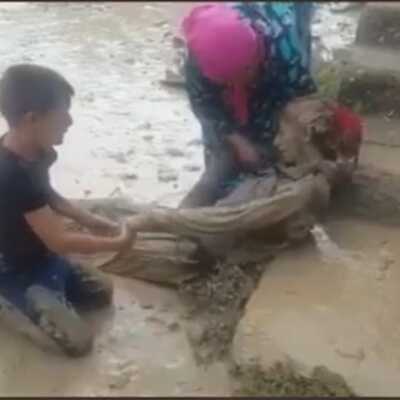 Sel felaketinde yürek yakan görüntü