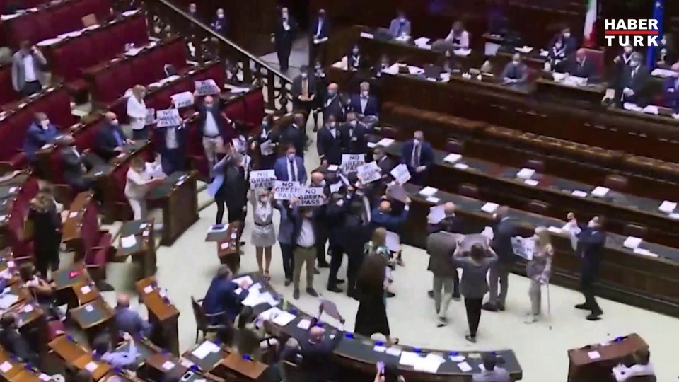 İtalyan meclisinde arbede