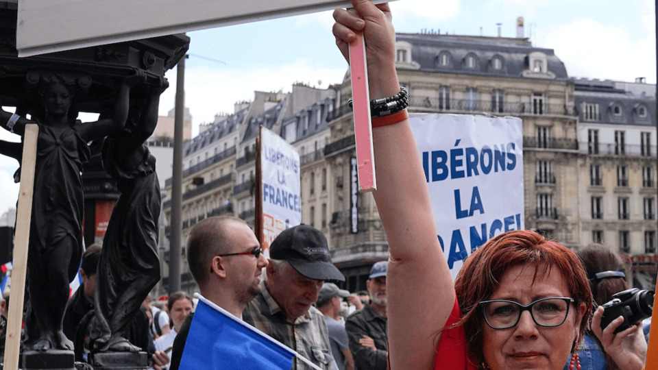 Fransa'da aşı zorunluluğu karşıtı protesto