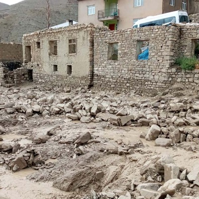 Van'ı sel vurdu: 6 ev yıkıldı 30 evde hasar oluştu