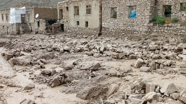 Van'ı sel vurdu: 6 ev yıkıldı 30 evde hasar oluştu