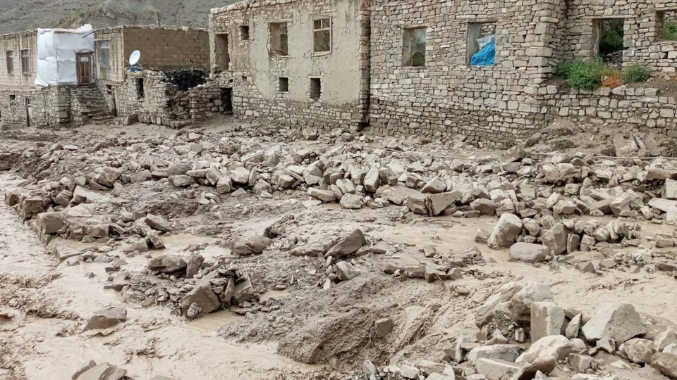 Van'ı sel vurdu: 6 ev yıkıldı 30 evde hasar oluştu