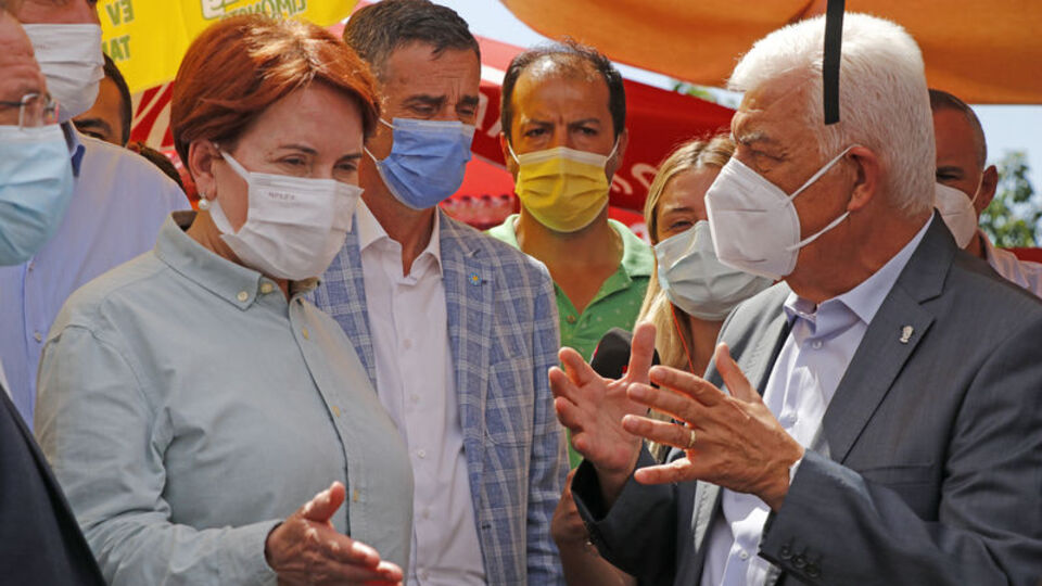 Akşener Marmaris'teki yangın bölgesinde