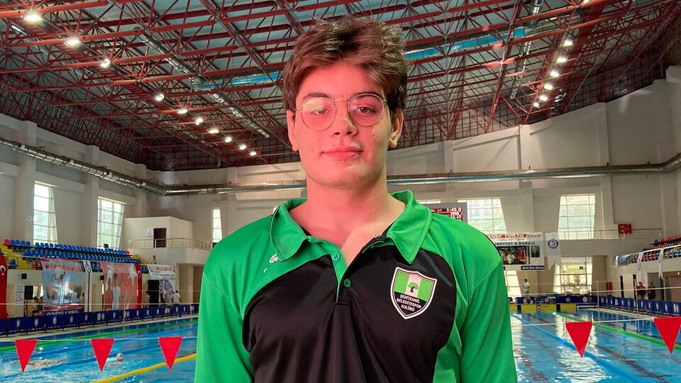 Paletli yüzmede Türkiye rekoru!