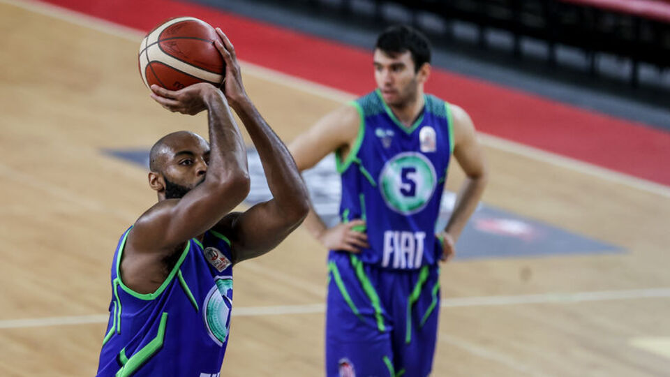 Jeremy Simmons ile 1 yıl daha