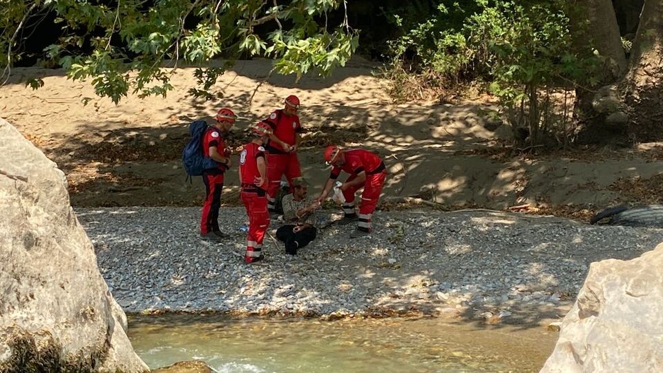 45 keçisi ile mağarada mahsur kaldı!