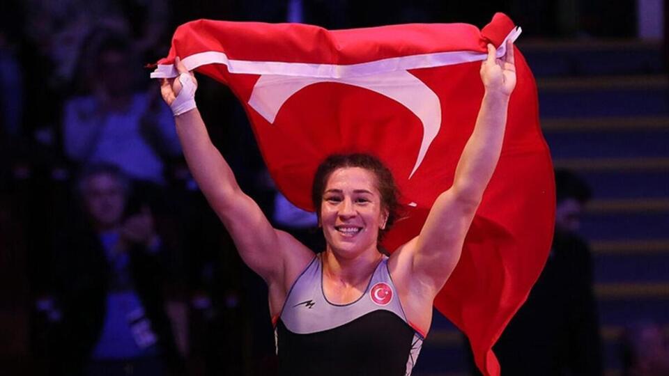 Yasemin Adar kimdir?