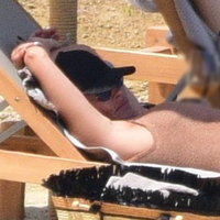 Gün boyu güneşlendi