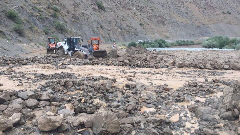 Yüksekova- Hakkari kara yolu heyelan engeli