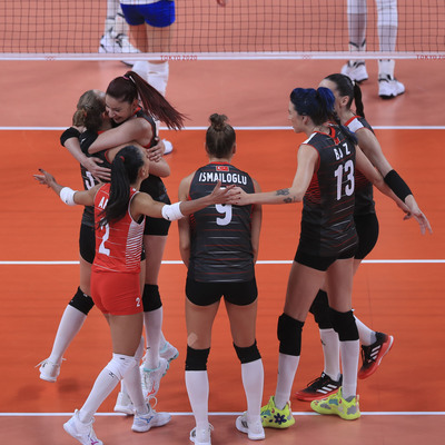 Filenin Sultanları, Rusya'yı devirdi