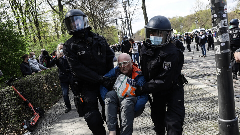 Covid-19 önlemlerine karşı protestolarda şüpheli ölüm
