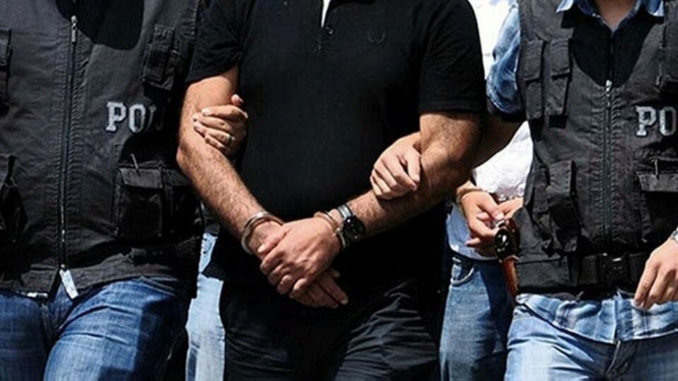 Çocuğa şiddet iddiasıyla tutuklandılar