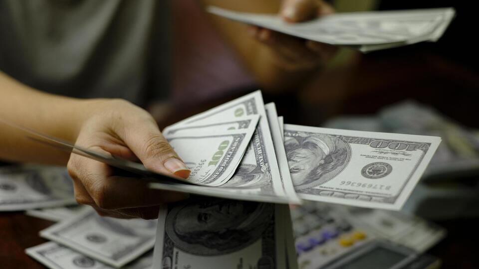 Enflasyon sonrası dolar düşüşe geçti