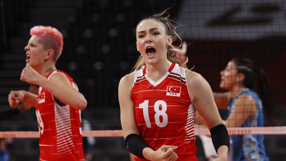 A Milli Kadın Voleybolcu Zehra Güneş kimdir?