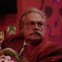 "Sen hala bu cinayetlerin Kambura'yla ilgisi olduğunu mu düşünüyorsun?"