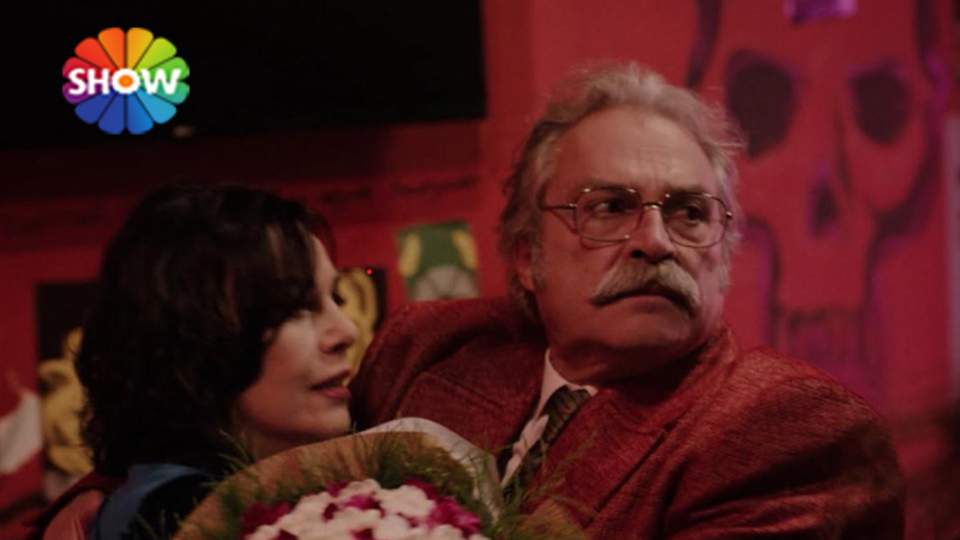 "Sen hala bu cinayetlerin Kambura'yla ilgisi olduğunu mu düşünüyorsun?"