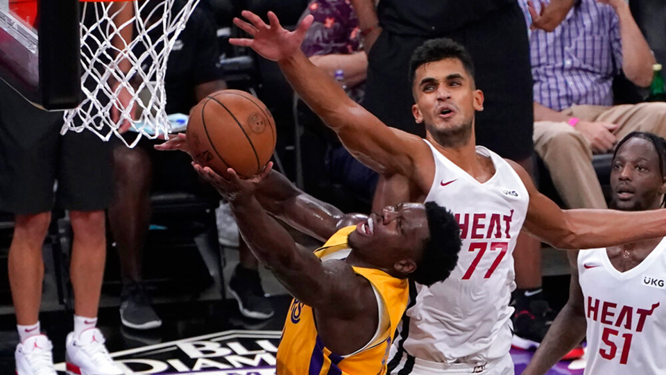 Ömer Faruk "double-double" ile başladı