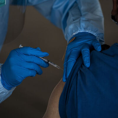 FDA, BioNTech aşısına tam onay verebilir