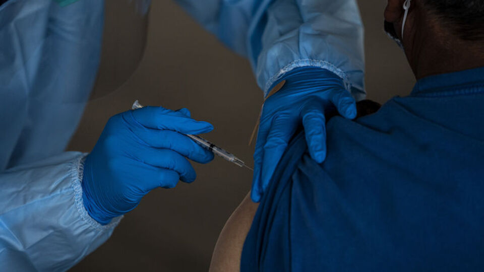 FDA, BioNTech aşısına tam onay verebilir