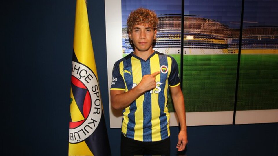 Fenerbahçe transferi açıkladı!