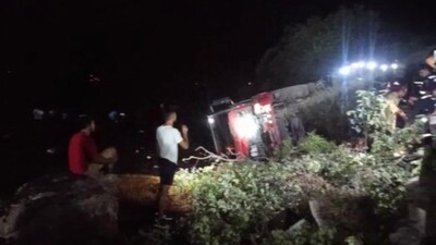 Marmaris'te arazöz devrildi: 4 yaralı