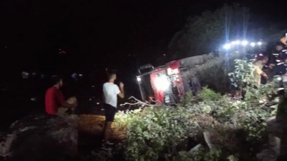 Marmaris'te arazöz devrildi: 4 yaralı