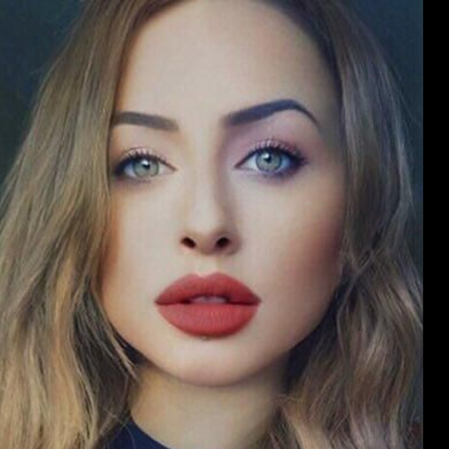 Esra Hankulu kimdir?