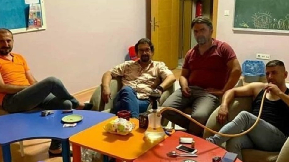 Sınıfta nargile partisine soruşturma
