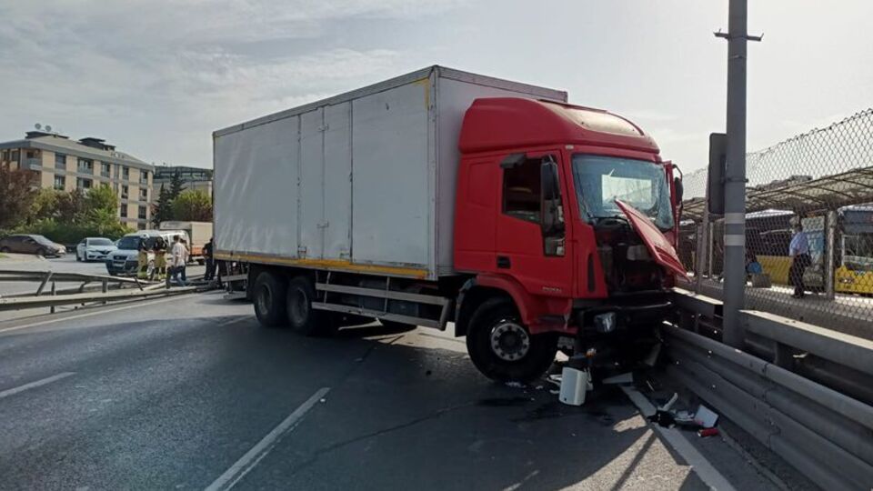 Ramak kaldı! Kamyon dehşeti