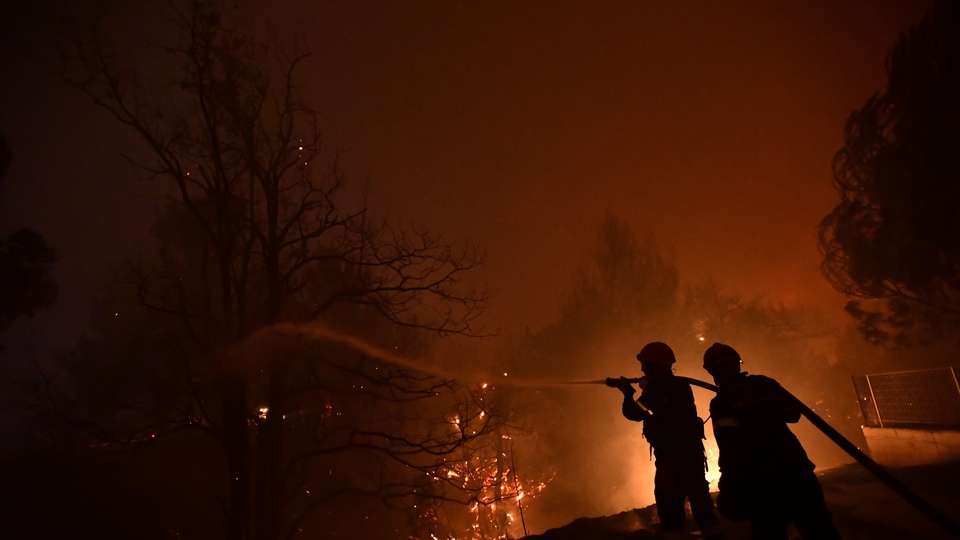 Yunanistan'da yangınlar: Atina-Selanik karayolu trafiğe kapatıldı