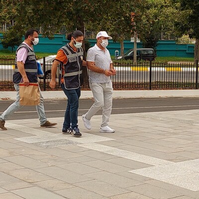 Eski eşini, kızının gözleri önünde öldürdü!