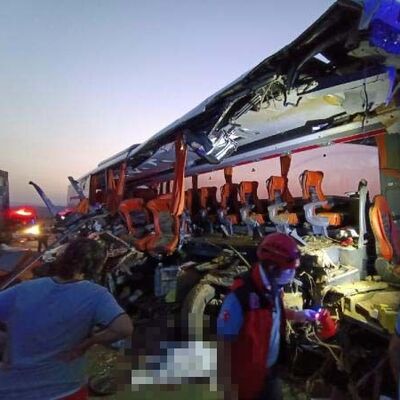 Katliam gibi kaza! Çok sayıda ölü ve yaralı var