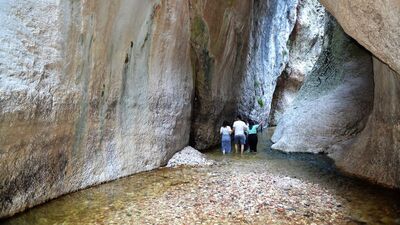 Derin yarıklar şaşırtıyor, keşfedilmeyi bekliyor