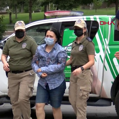 Bahçesinde 10 ölü köpek bulunan kadın tutuklandı