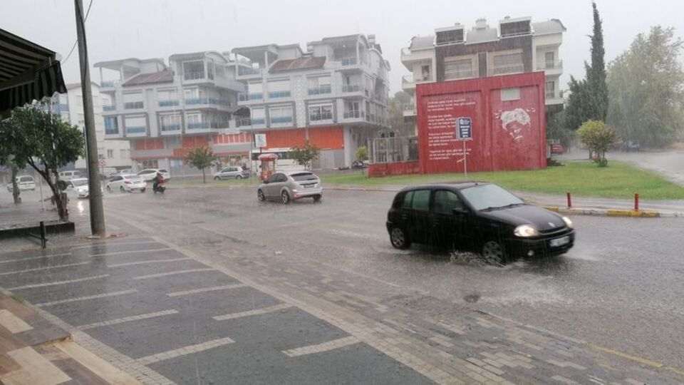 Antalya'da yağmur sevinci!