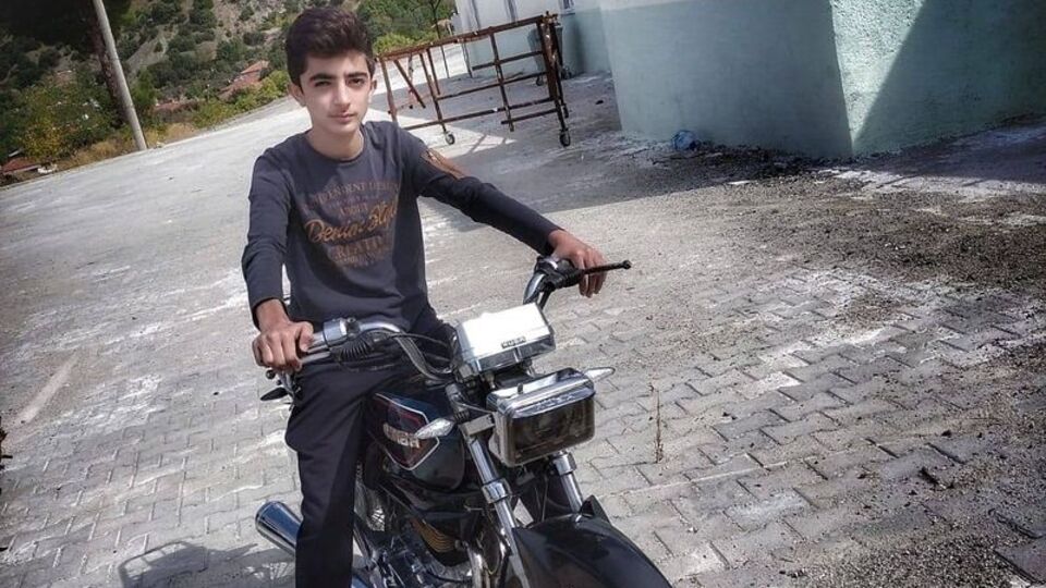 Motosikletli çocuğun feci sonu!