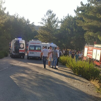 Minibüs uçuruma yuvarlandı: 8 ölü