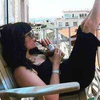 "Bana güneş yasak, tenim gölgeli bu mevsim"