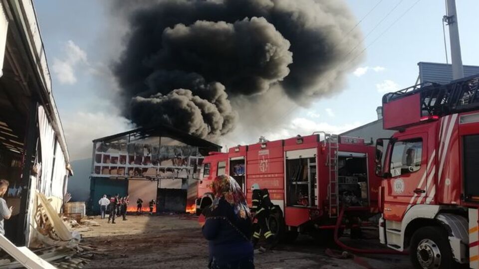 Fabrikada korkutan yangın!