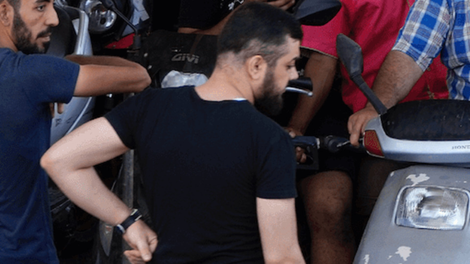 Lübnan'da akaryakıt istasyonlarında tartışma: 3 can kaybı